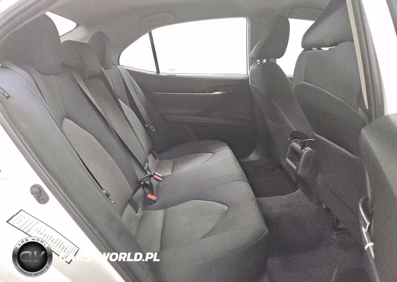 2020 Toyota Camry Le VIN:4T1C11AK2LU355437 - 10