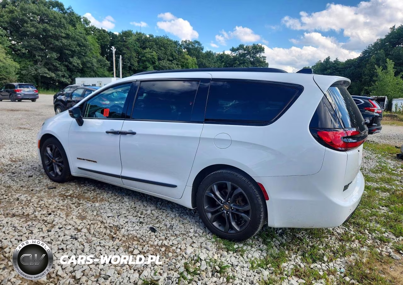 2024 Chrysler Pacifica Touring L VIN:2C4RC1BG3RR133594 - 2