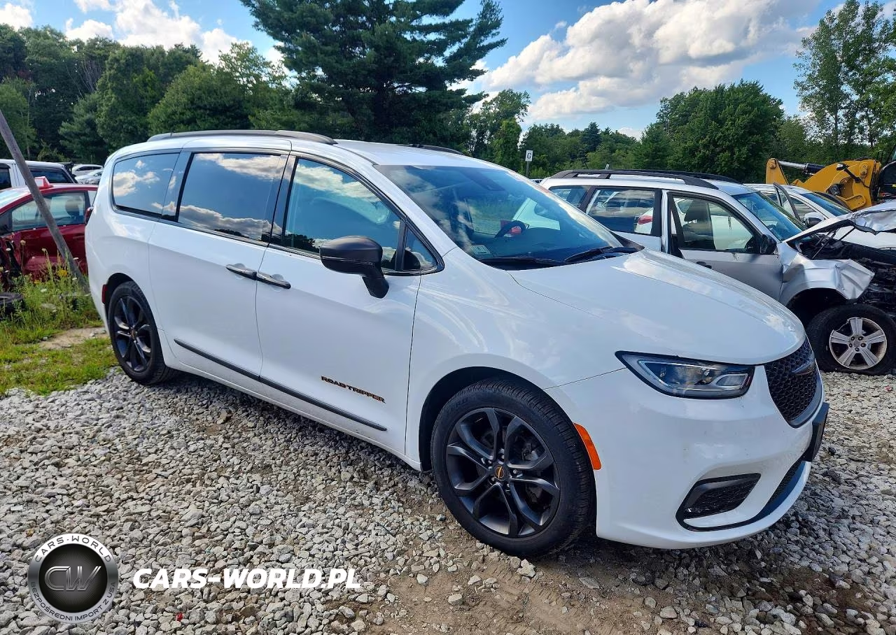 2024 Chrysler Pacifica Touring L VIN:2C4RC1BG3RR133594 - 4