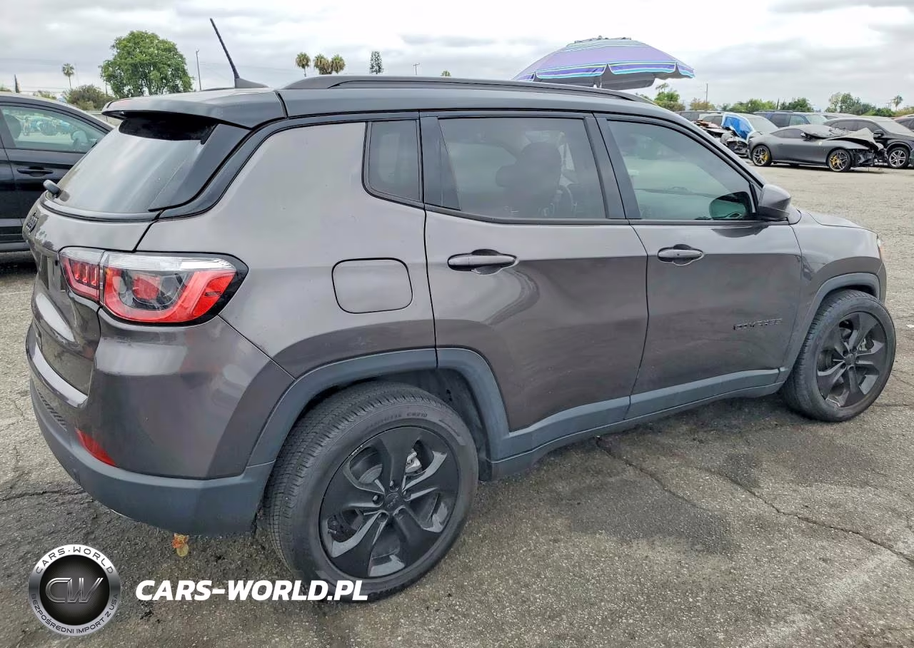 2019 Jeep Compass Latitude VIN:3C4NJCBB2KT762903 - 3