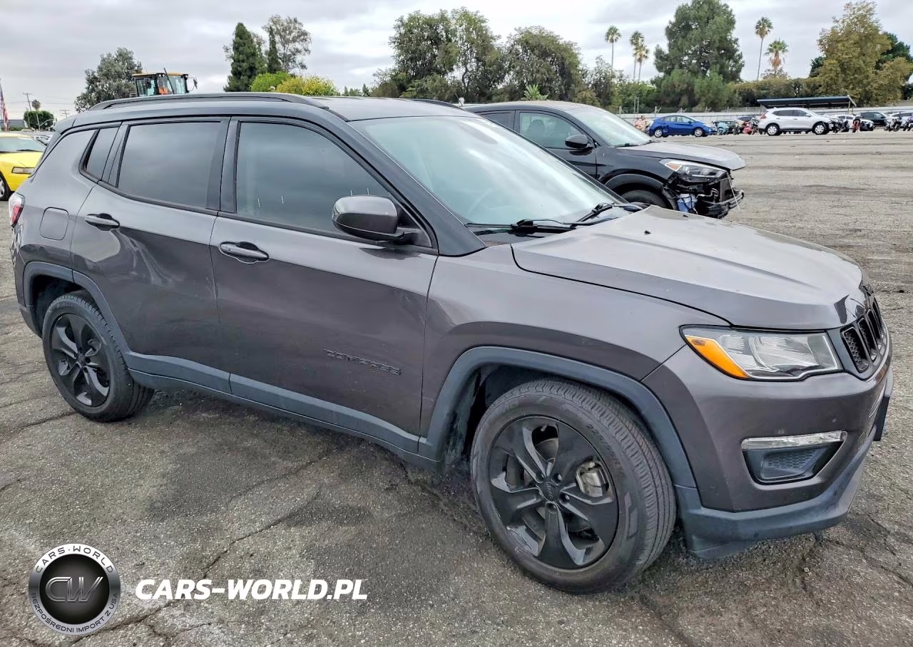 2019 Jeep Compass Latitude VIN:3C4NJCBB2KT762903 - 4