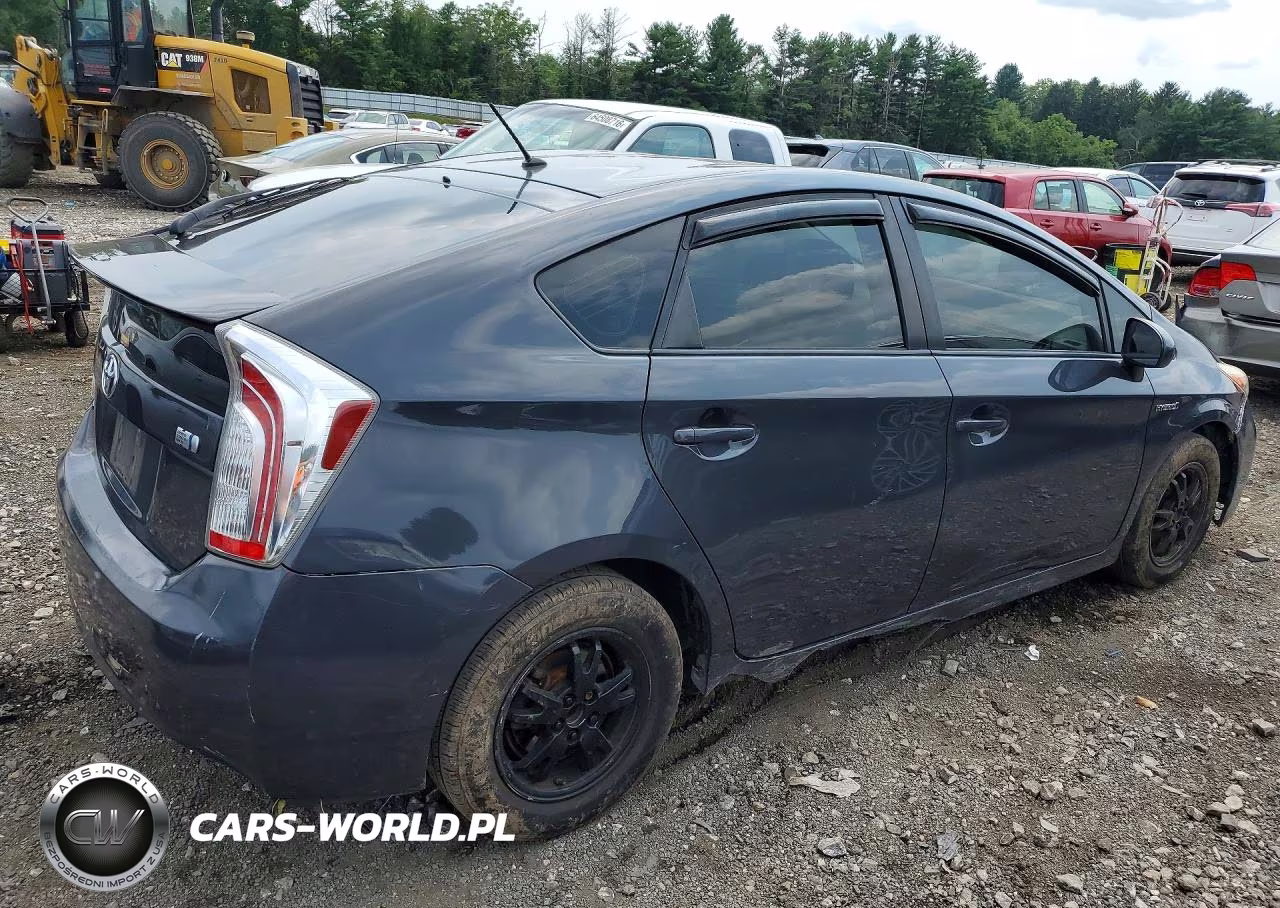 2015 Toyota Prius Two VIN:JTDKN3DU8F0422194 - 3
