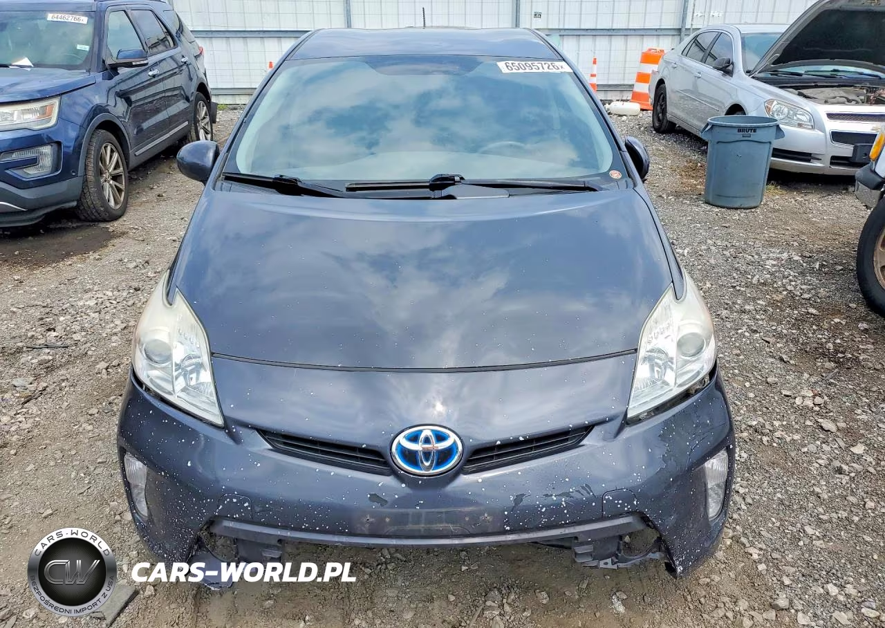 2015 Toyota Prius Two VIN:JTDKN3DU8F0422194 - 5