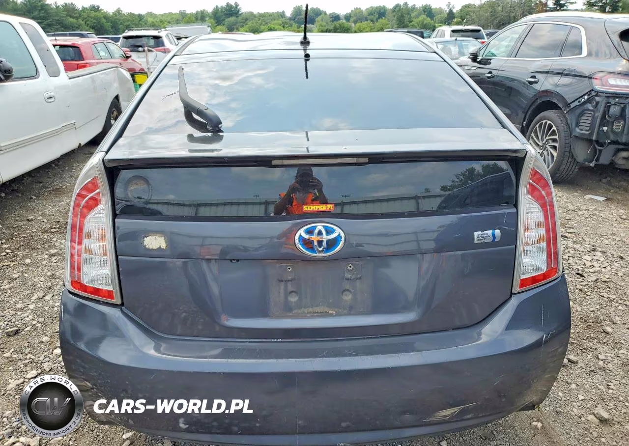 2015 Toyota Prius Two VIN:JTDKN3DU8F0422194 - 6