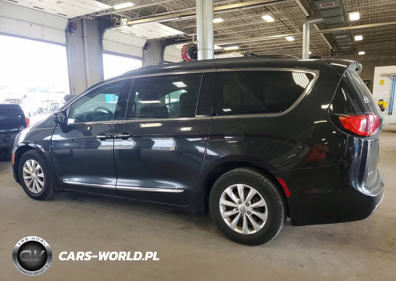2017 Chrysler Pacifica Touring L VIN:2C4RC1BG2HR759135 - 2
