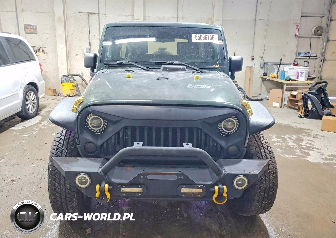 2010 Jeep Wrangler Unlimited Sahara VIN:1J4HA5H11AL215472 - 5