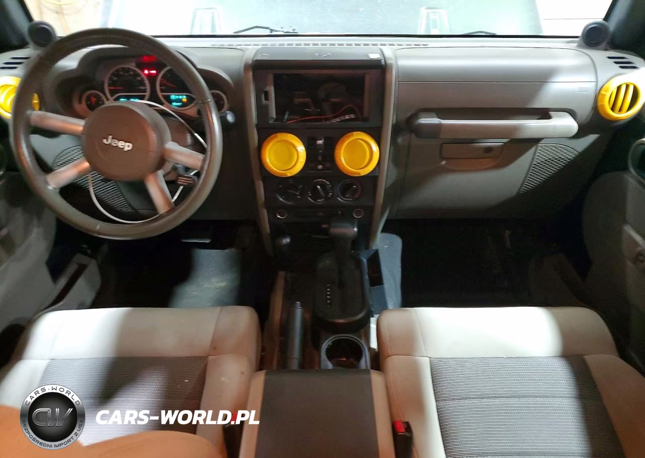 2010 Jeep Wrangler Unlimited Sahara VIN:1J4HA5H11AL215472 - 8