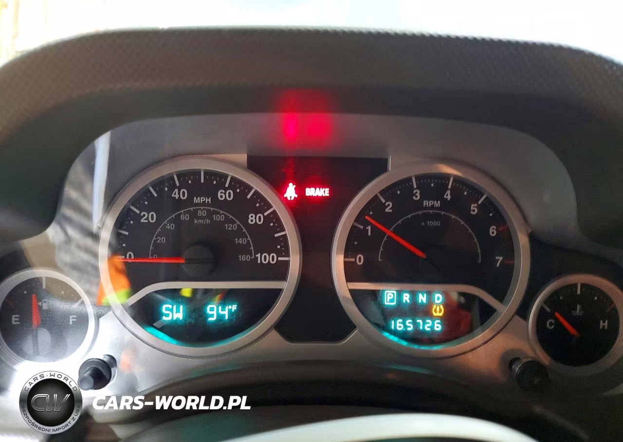 2010 Jeep Wrangler Unlimited Sahara VIN:1J4HA5H11AL215472 - 9