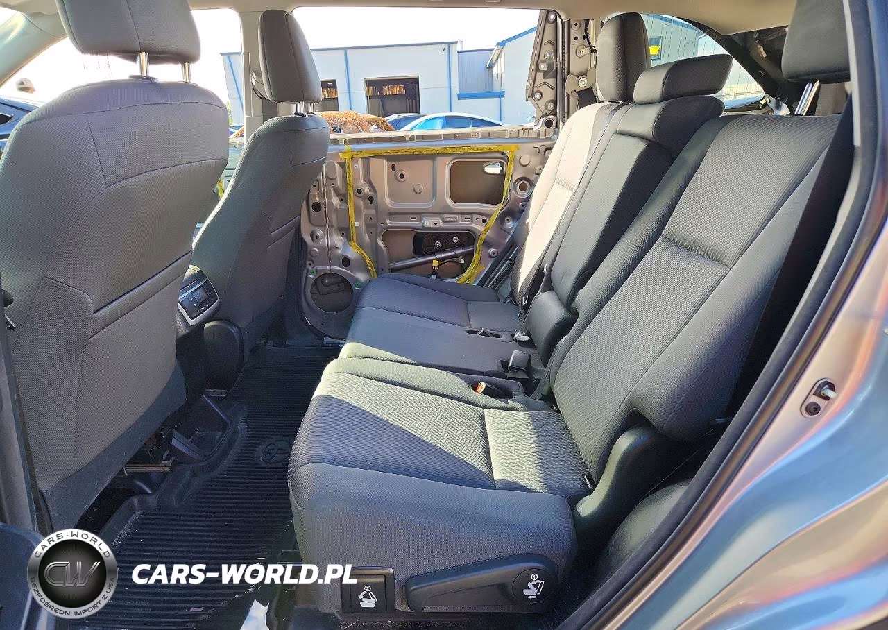 2018 Toyota Highlander Le VIN:5TDBZRFH1JS895755 - 11
