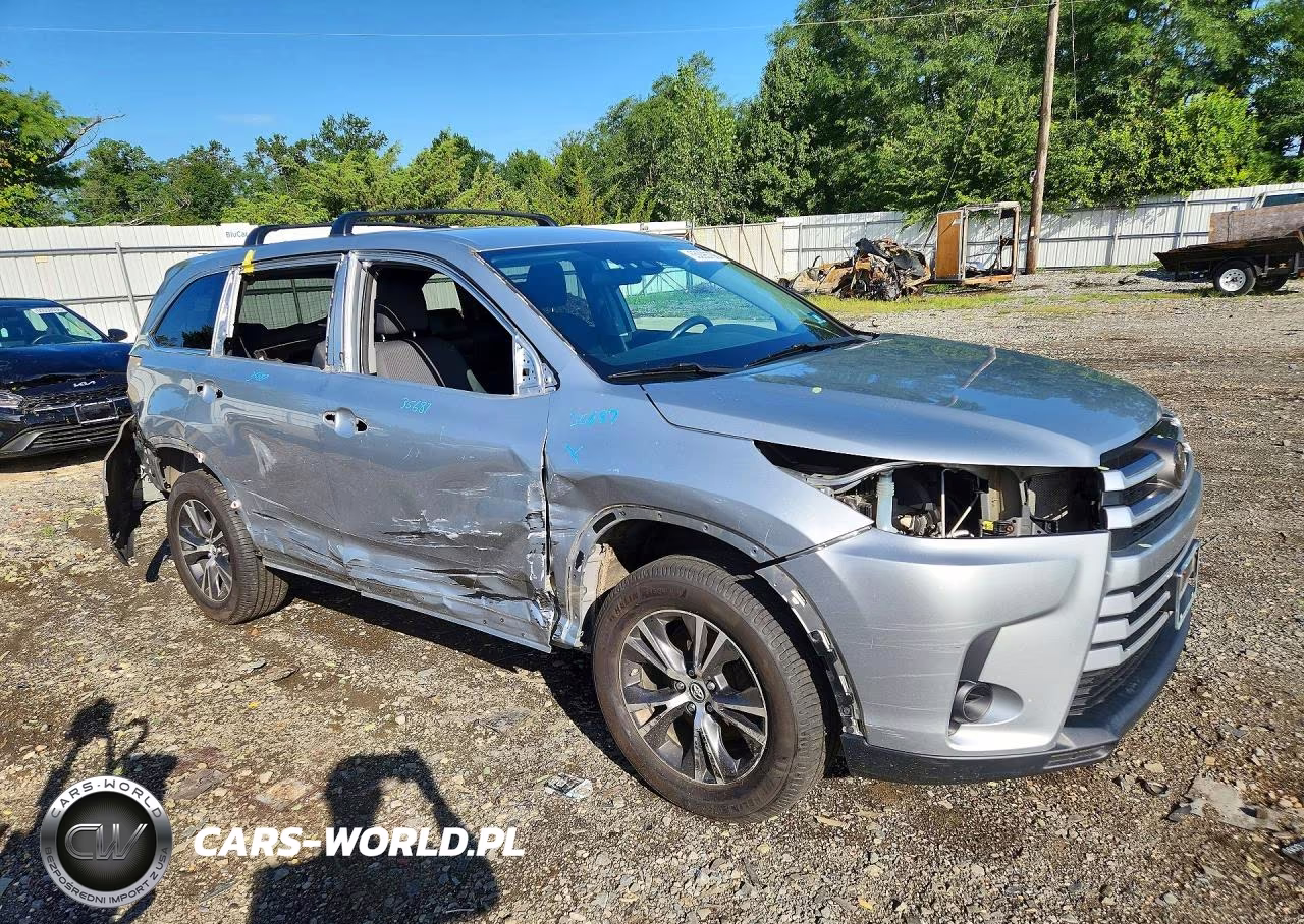 2018 Toyota Highlander Le VIN:5TDBZRFH1JS895755 - 4