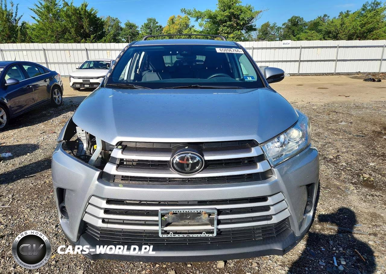2018 Toyota Highlander Le VIN:5TDBZRFH1JS895755 - 5