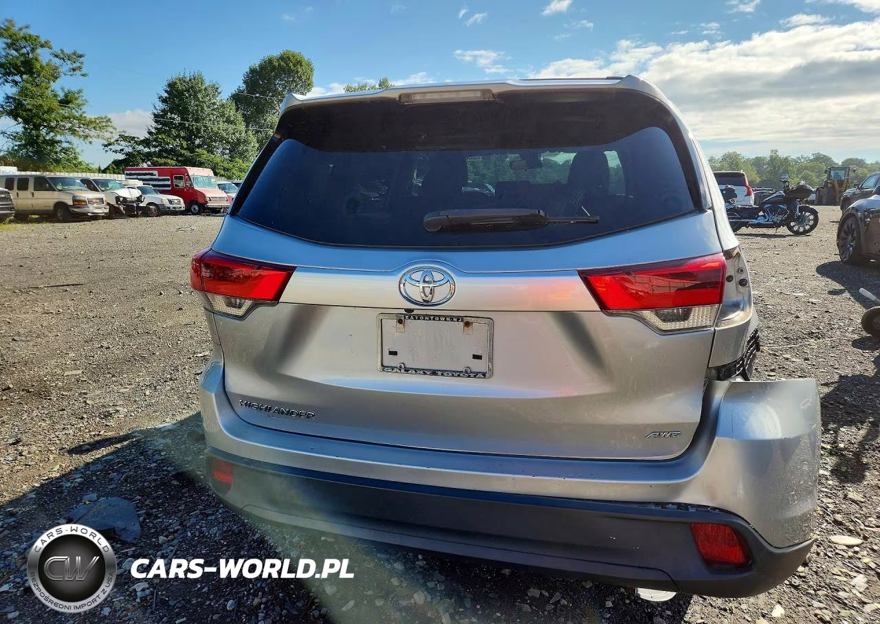 2018 Toyota Highlander Le VIN:5TDBZRFH1JS895755 - 6