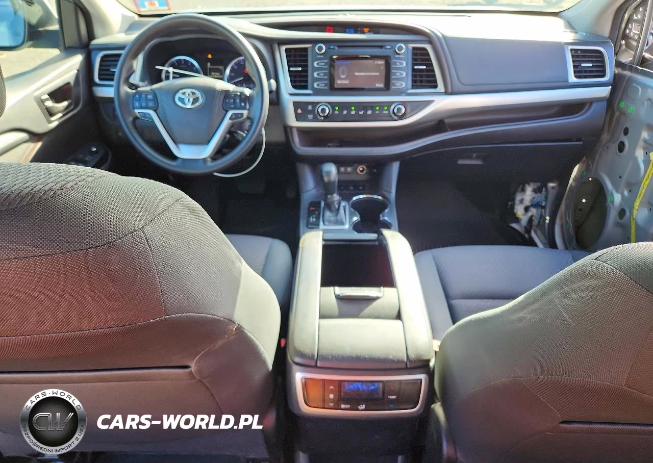 2018 Toyota Highlander Le VIN:5TDBZRFH1JS895755 - 8