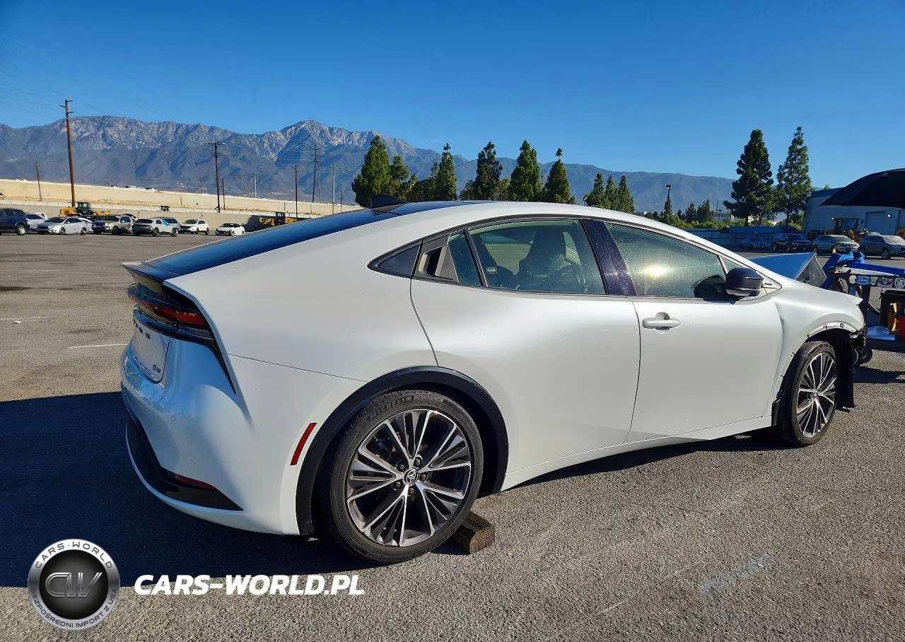 2024 Toyota Prius Xle VIN:JTDACAAU2R3032737 - 3