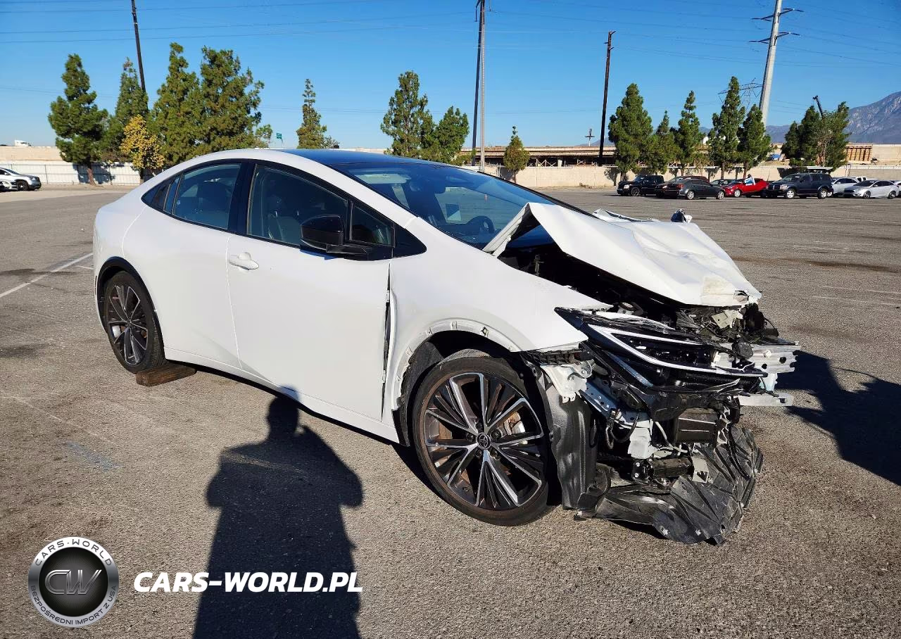 2024 Toyota Prius Xle VIN:JTDACAAU2R3032737 - 4
