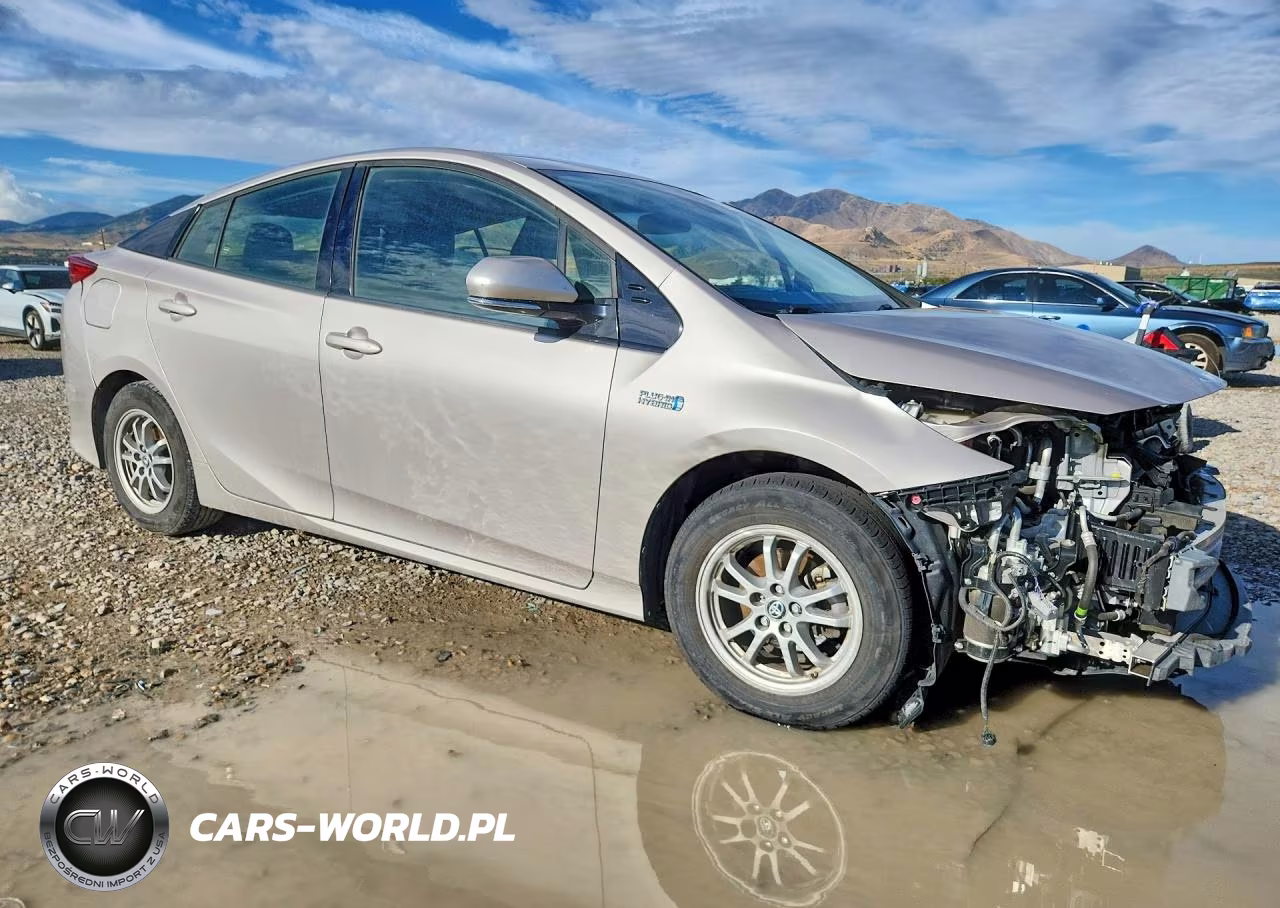 2017 Toyota Prius Prime Premium VIN:JTDKARFP0H3015879 - 4