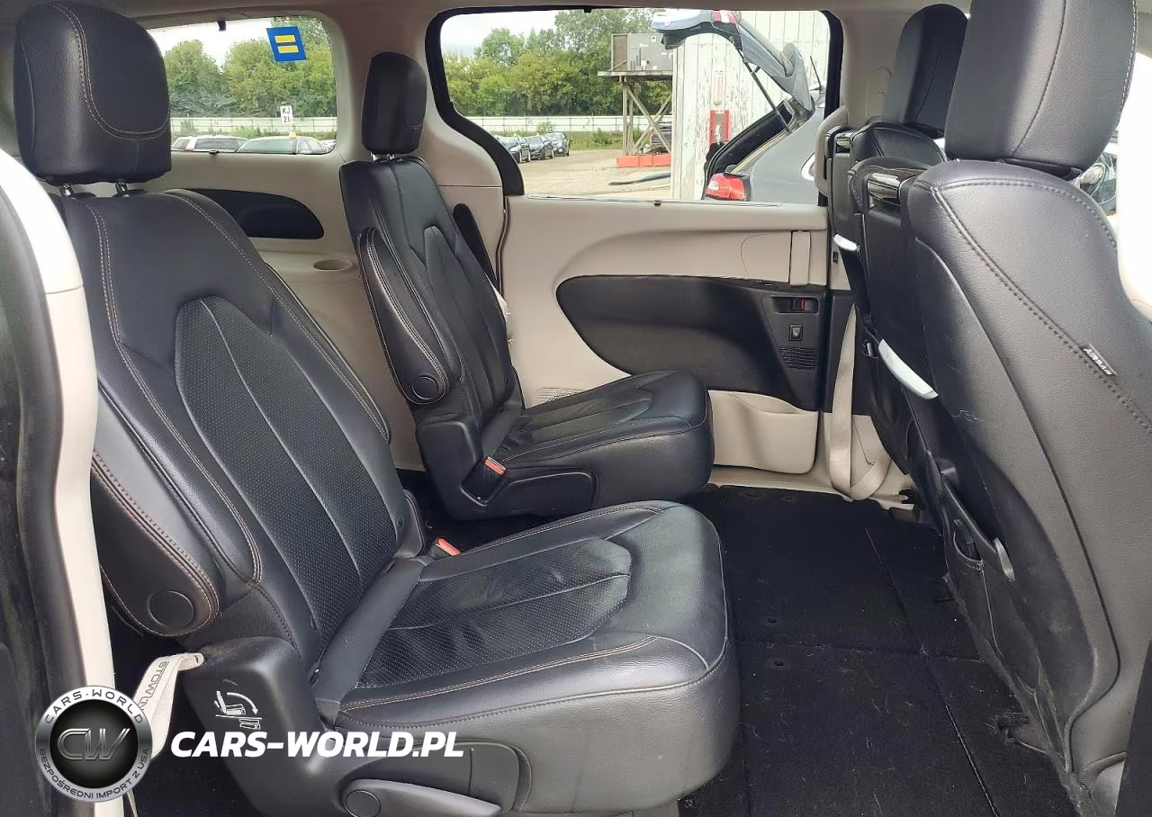 2017 Chrysler Pacifica Touring L Plus VIN:2C4RC1EGXHR837673 - 11