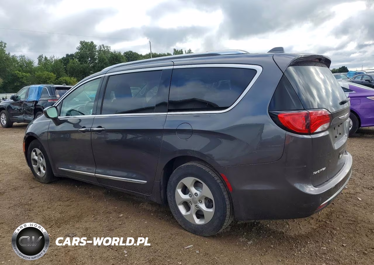 2017 Chrysler Pacifica Touring L Plus VIN:2C4RC1EGXHR837673 - 2