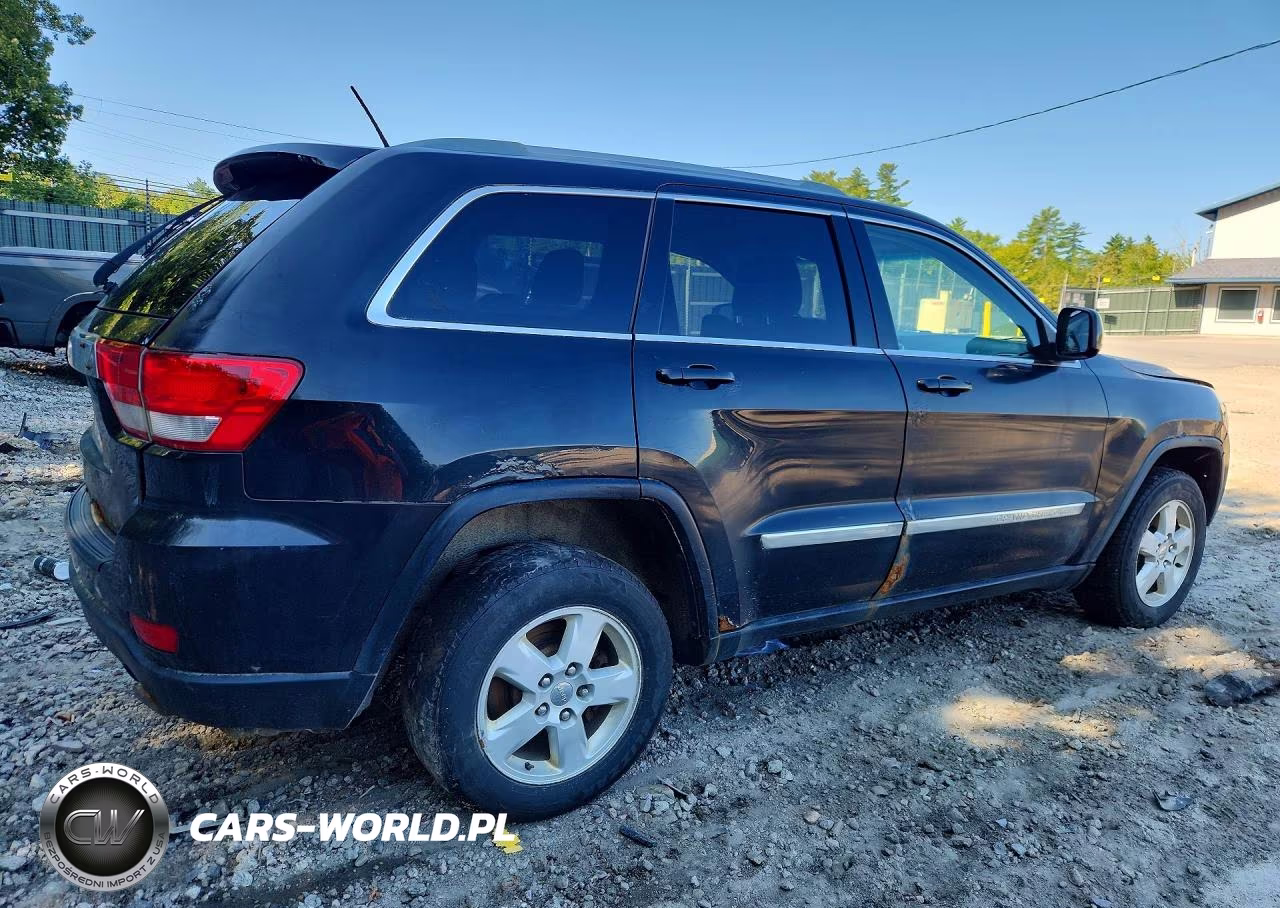 2011 Jeep Grand Cherokee Laredo VIN:1J4RR4GG4BC596569 - 3