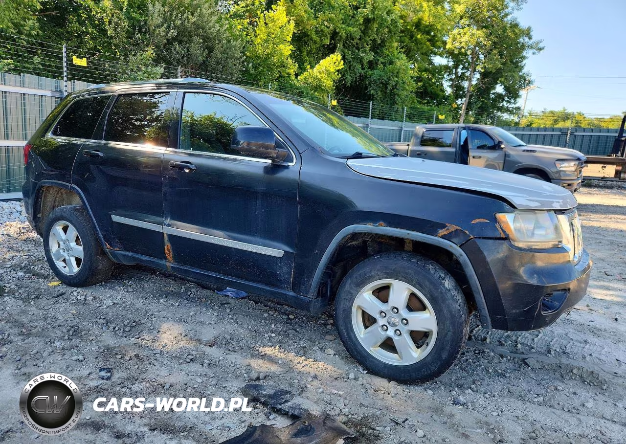 2011 Jeep Grand Cherokee Laredo VIN:1J4RR4GG4BC596569 - 4