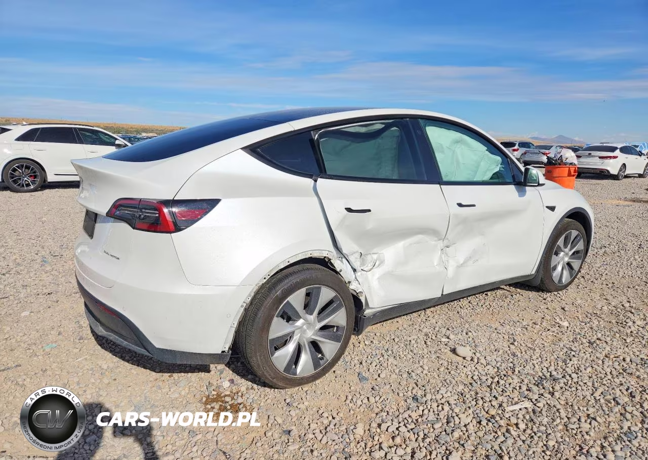 2022 Tesla Model Y VIN:7SAYGDEE6NF358225 - 3