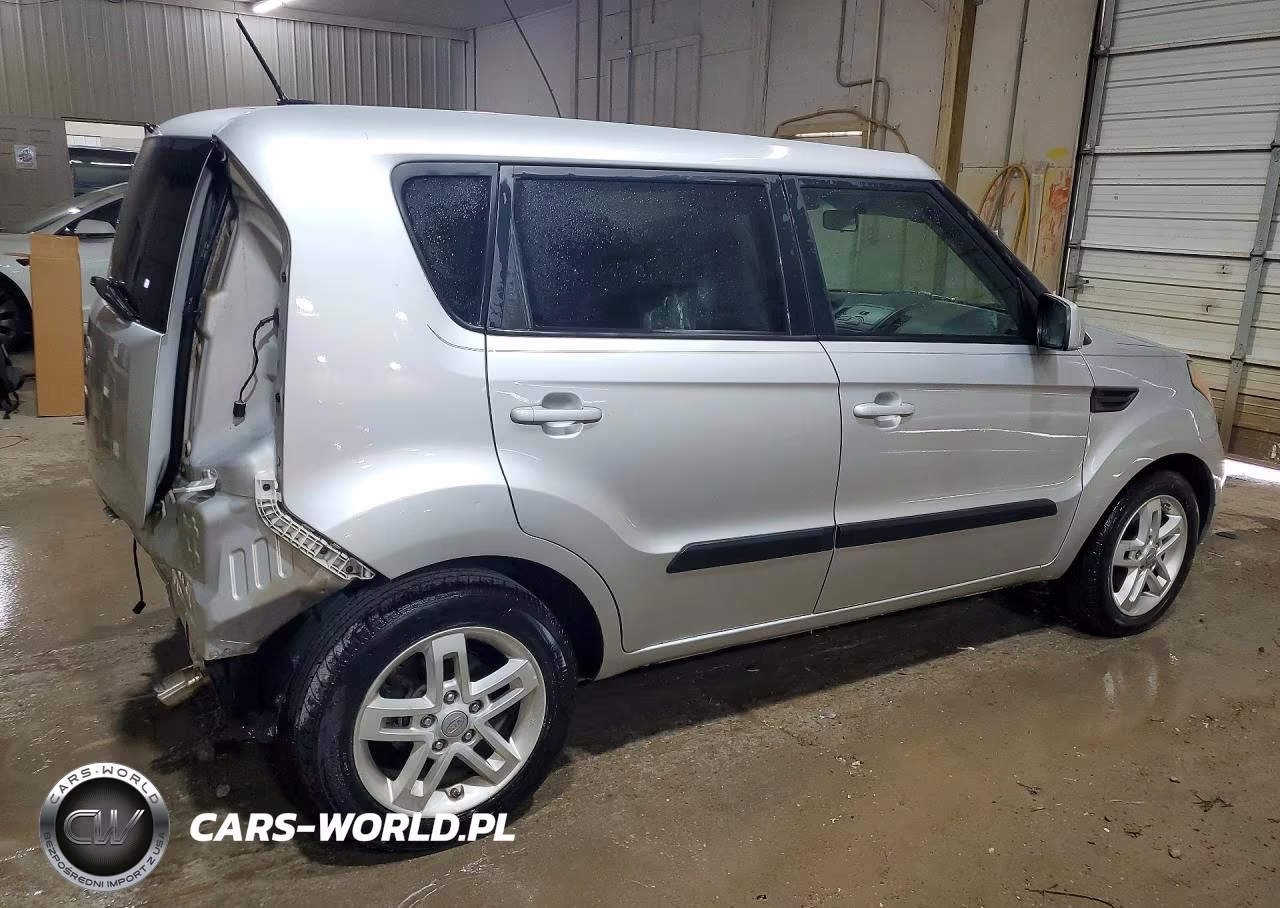 2011 Kia Soul + VIN:KNDJT2A28B7717019 - 3