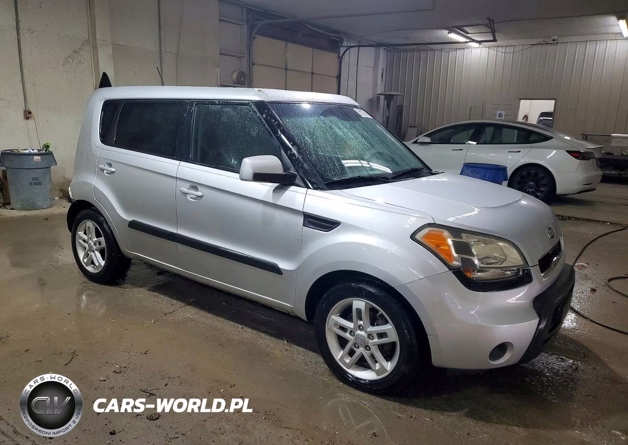 2011 Kia Soul + VIN:KNDJT2A28B7717019 - 4
