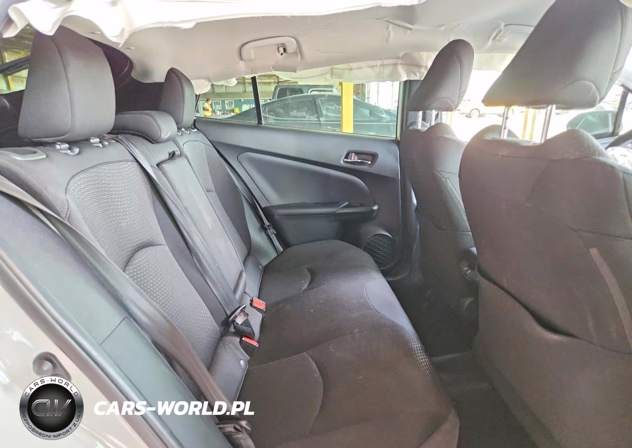 2021 Toyota Prius Le VIN:JTDKAMFU1M3127528 - 10