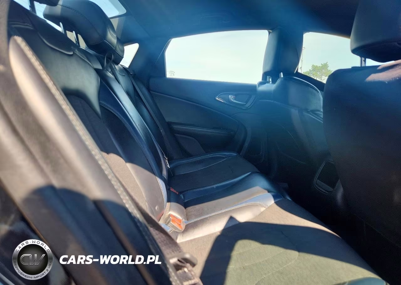 2015 Chrysler 200 S VIN:1C3CCCDG3FN610701 - 10