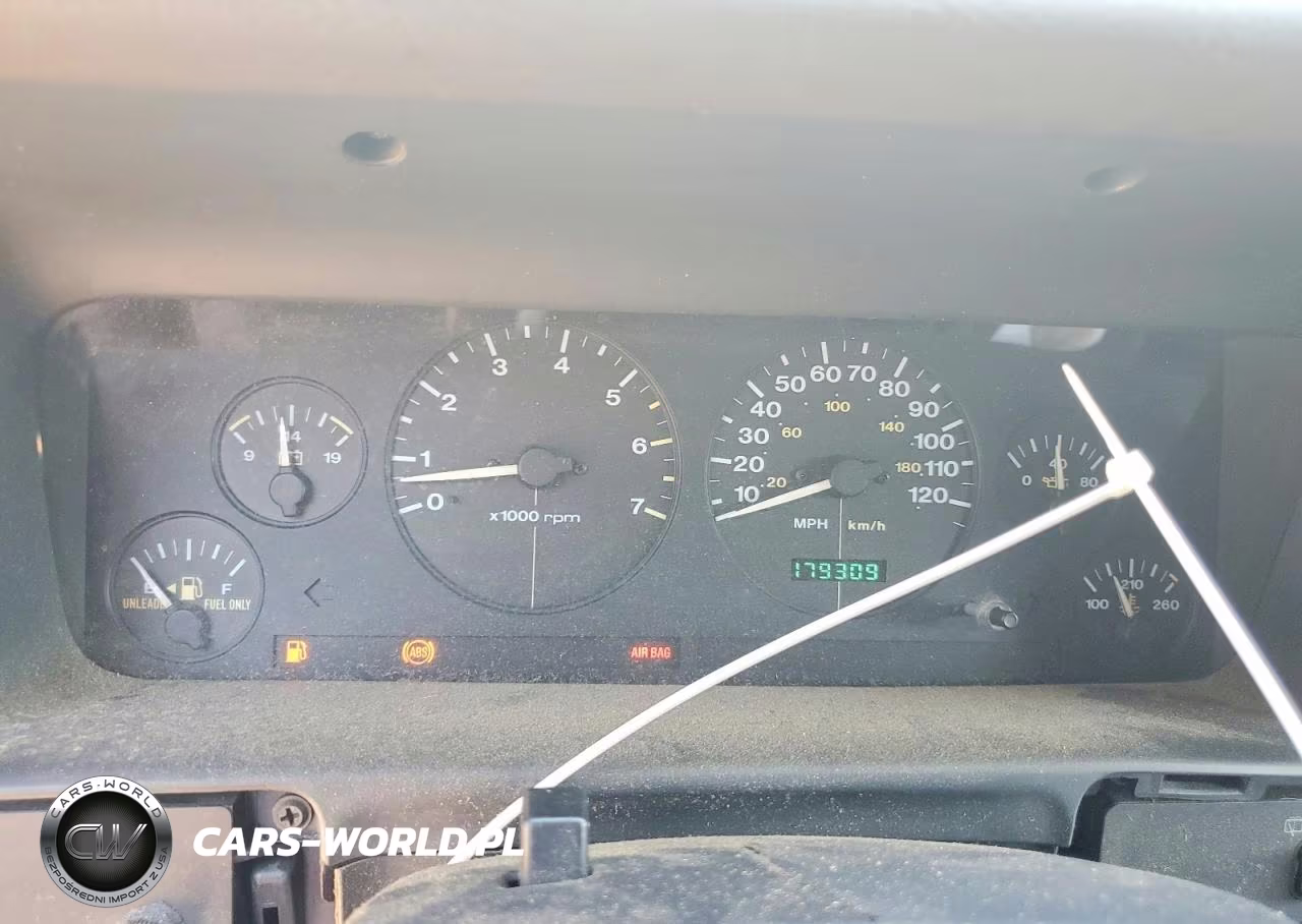 1998 Jeep Grand Cherokee Laredo VIN:1J4FX58S0WC326634 - 9