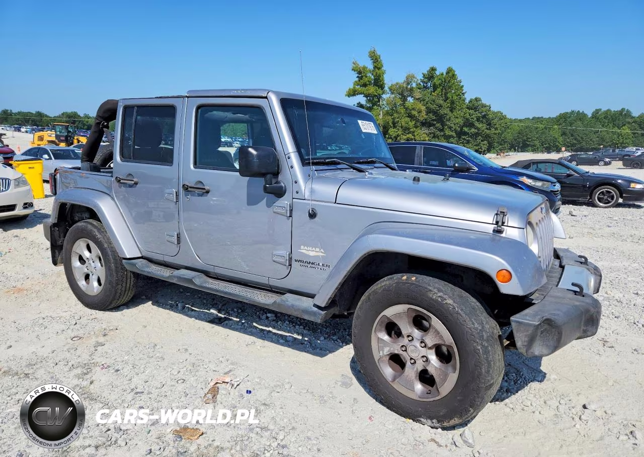 2014 Jeep Wrangler Unlimited Sahara VIN:1C4BJWEG8EL220166 - 4