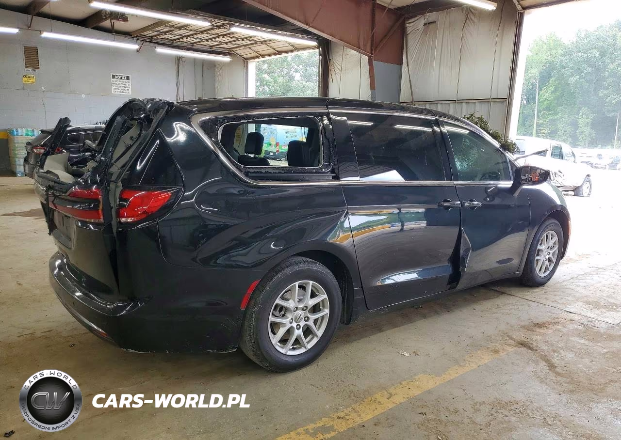 2023 Chrysler Pacifica Touring L VIN:2C4RC1BG2PR525365 - 3