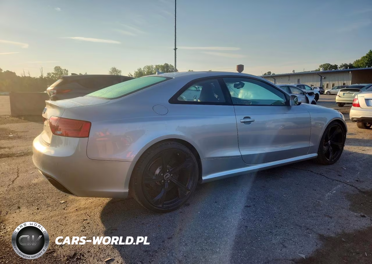 2013 Audi Rs5 VIN:WUAC6AFR2DA903132 - 3