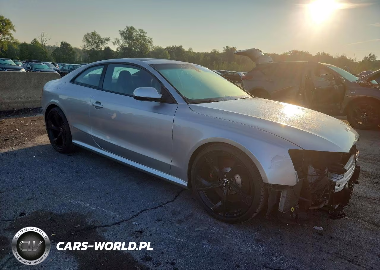 2013 Audi Rs5 VIN:WUAC6AFR2DA903132 - 4