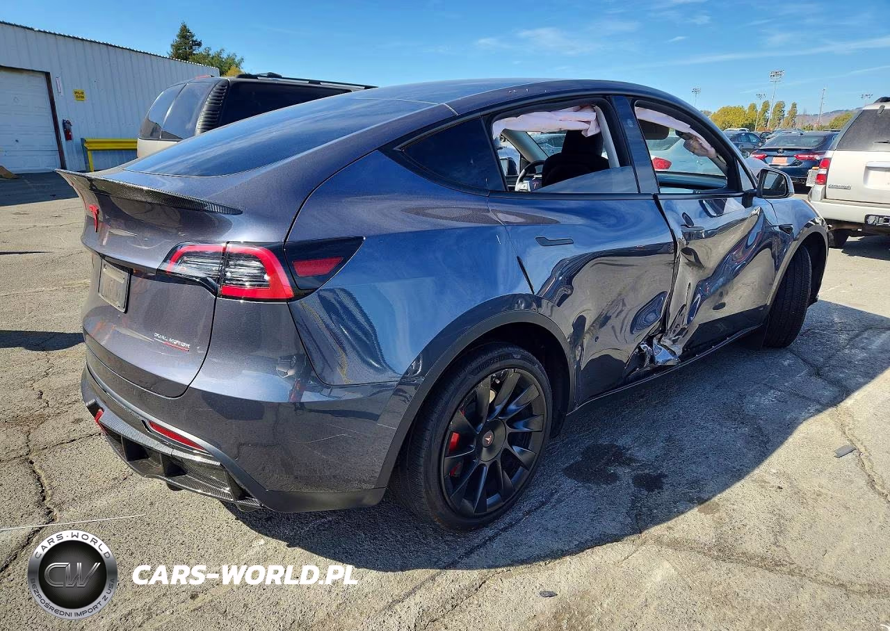 2023 Tesla Model Y VIN:7SAYGDEE1PF896737 - 3