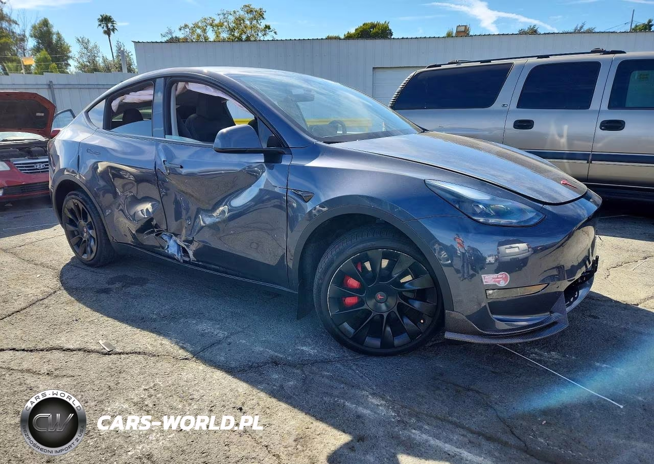 2023 Tesla Model Y VIN:7SAYGDEE1PF896737 - 4