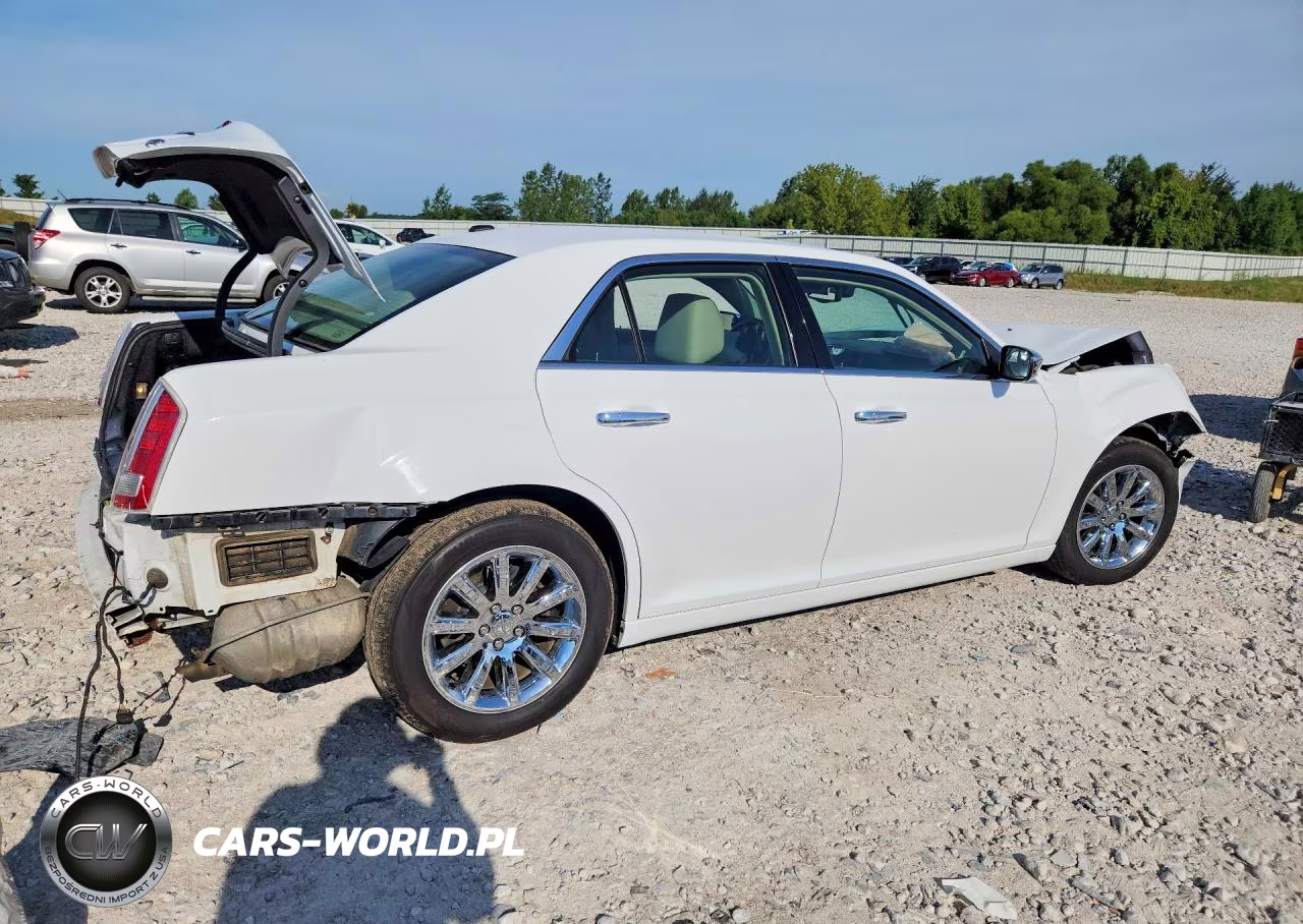 2014 Chrysler 300C VIN:2C3CCAEG3EH379048 - 3