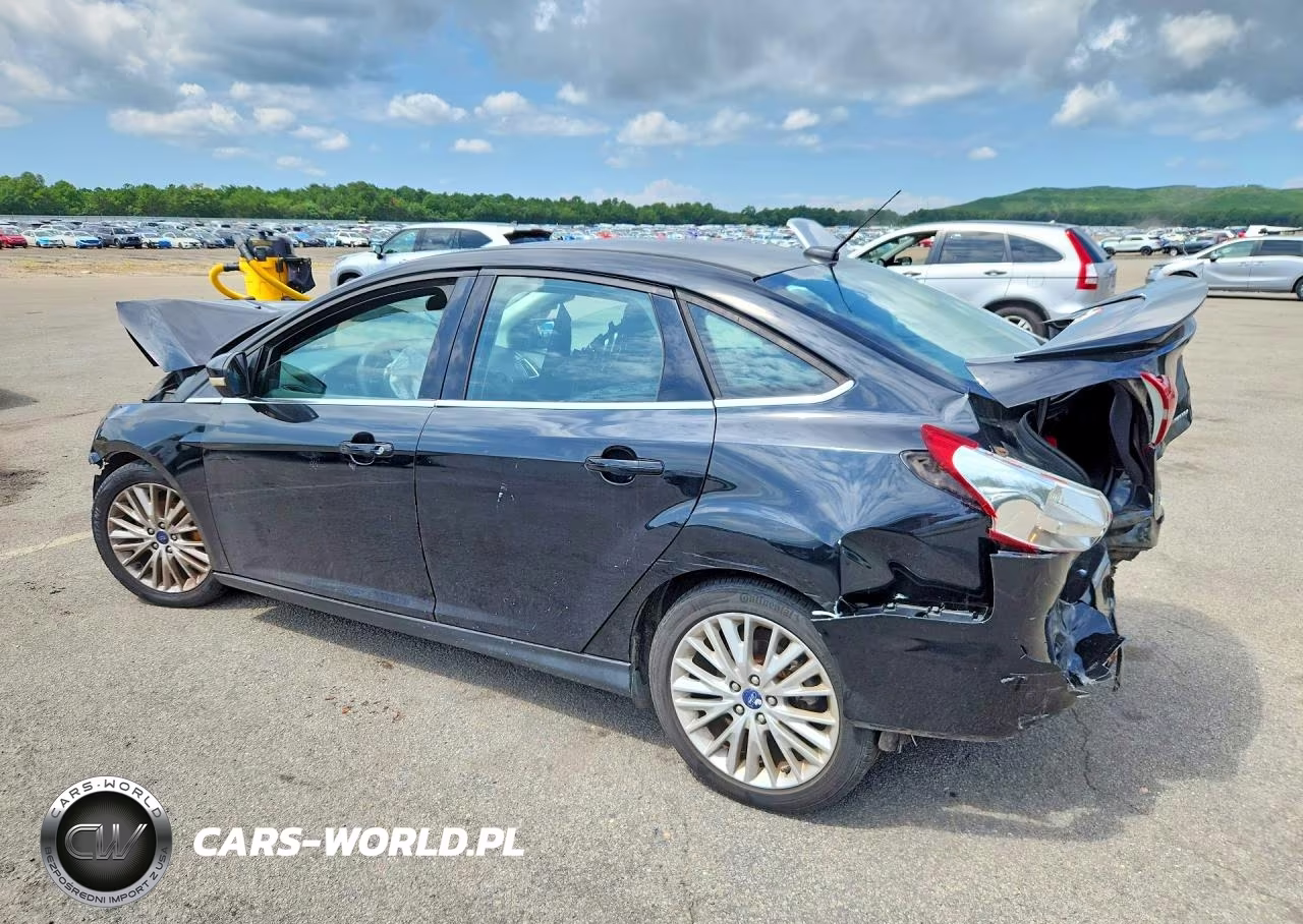 2017 Ford Focus Titanium VIN:1FADP3J22HL218214 - 2