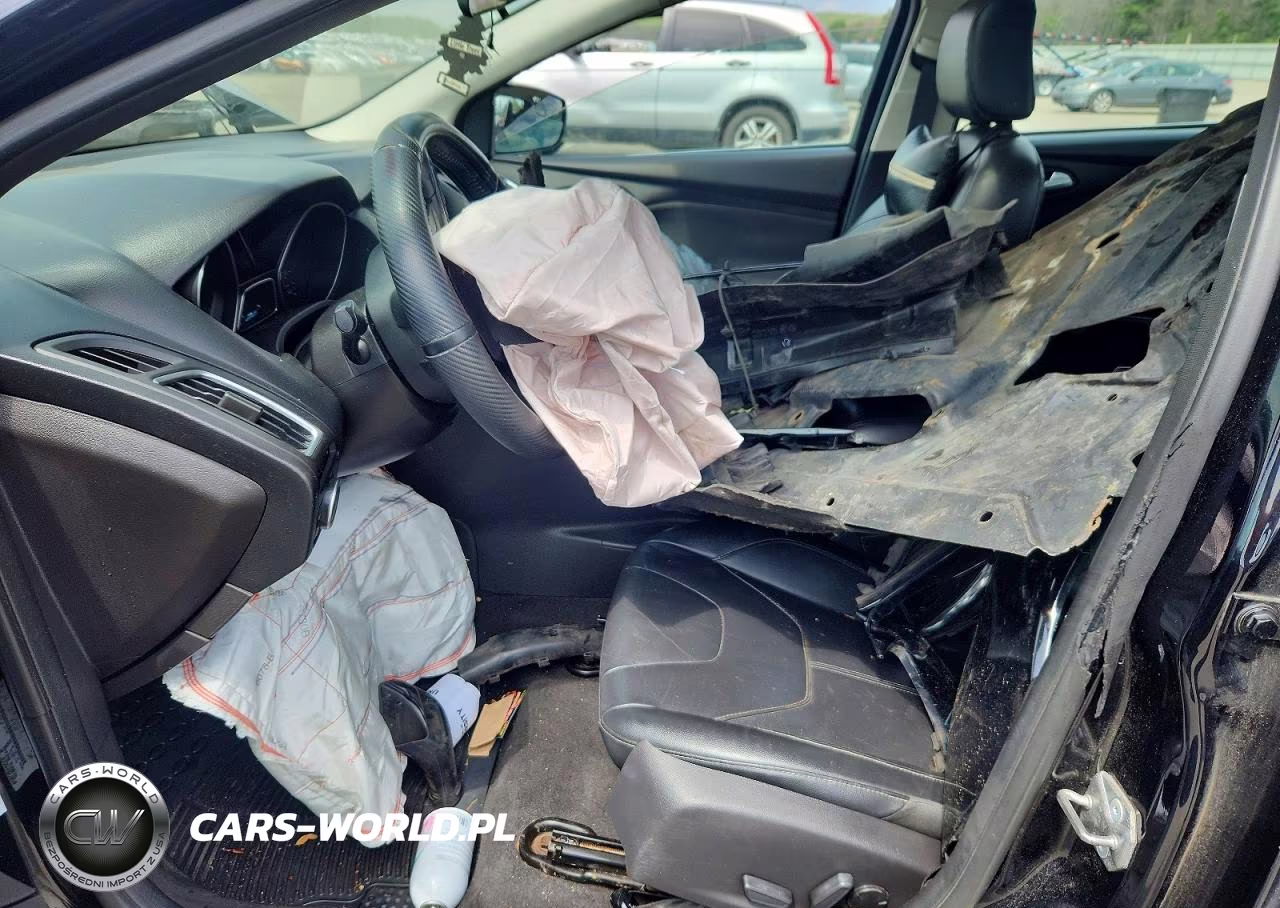 2017 Ford Focus Titanium VIN:1FADP3J22HL218214 - 7