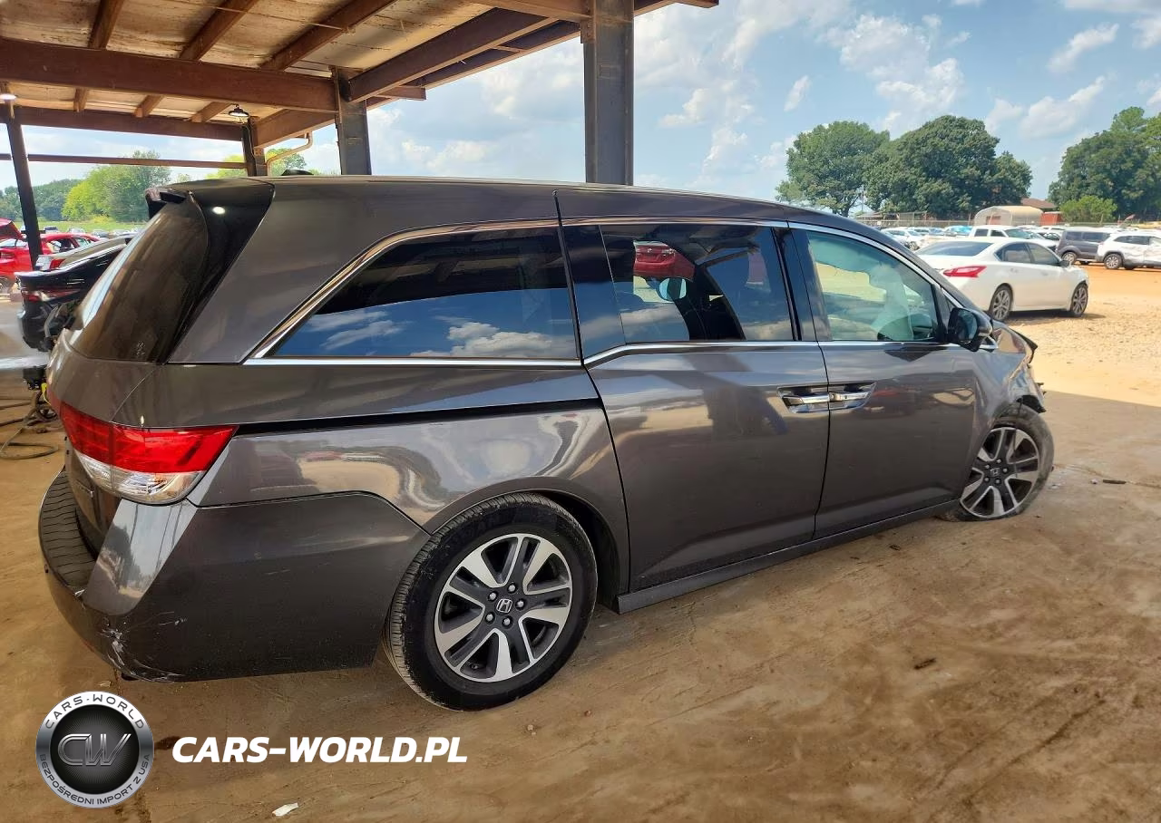 2016 Honda Odyssey Touring VIN:5FNRL5H91GB041649 - 3