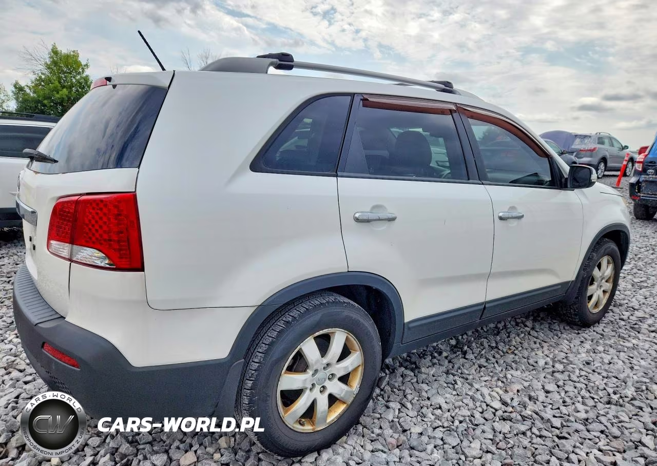 2012 Kia Sorento Lx VIN:5XYKT3A63CG230165 - 3