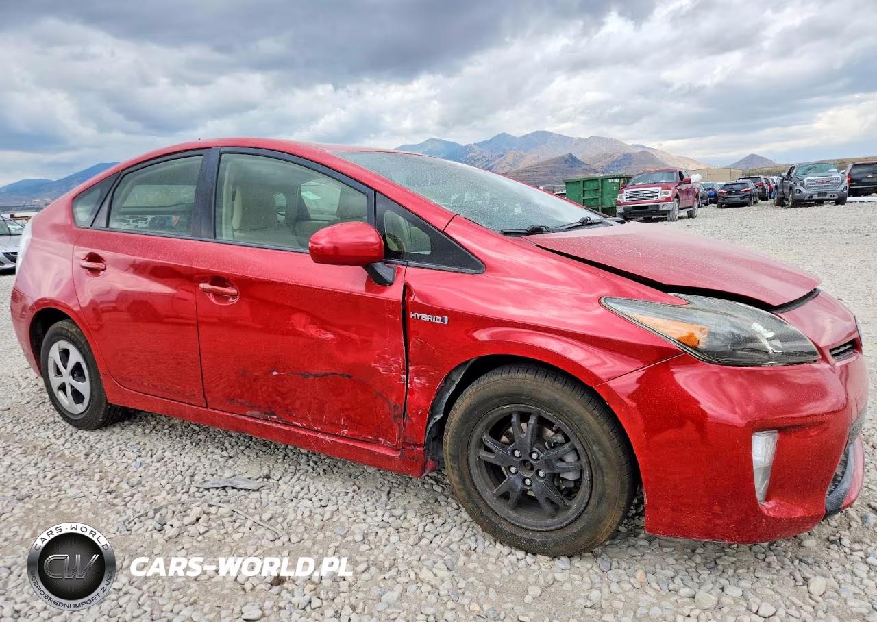 2013 Toyota Prius VIN:JTDKN3DU2D0352561 - 4