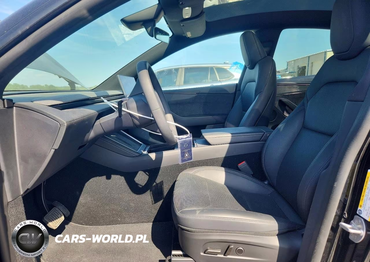 2026 Tesla Model Y VIN:7SAYGDEE7TF604518 - 7