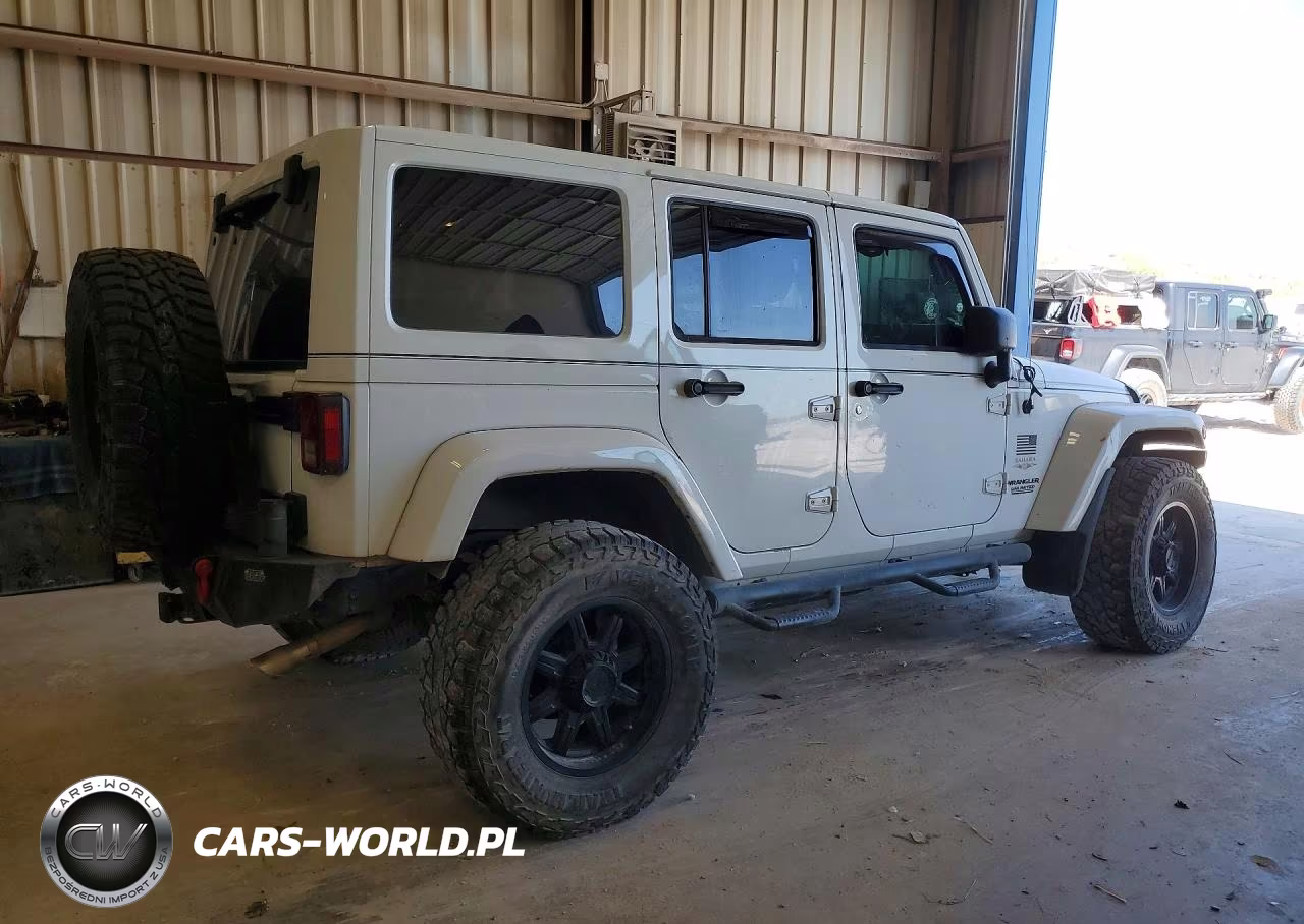 2012 Jeep Wrangler Unlimited Sahara VIN:1C4BJWEG9CL126990 - 3