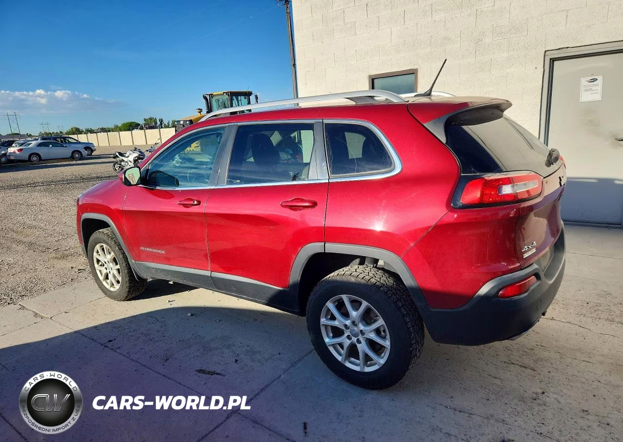 2015 Jeep Cherokee Latitude VIN:1C4PJMCS0FW510032 - 2