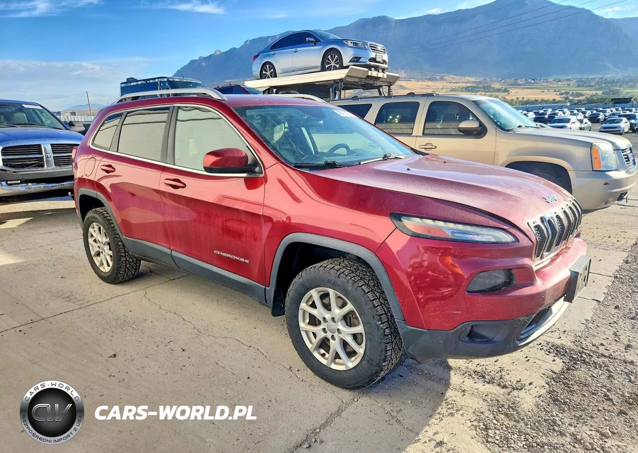 2015 Jeep Cherokee Latitude VIN:1C4PJMCS0FW510032 - 4