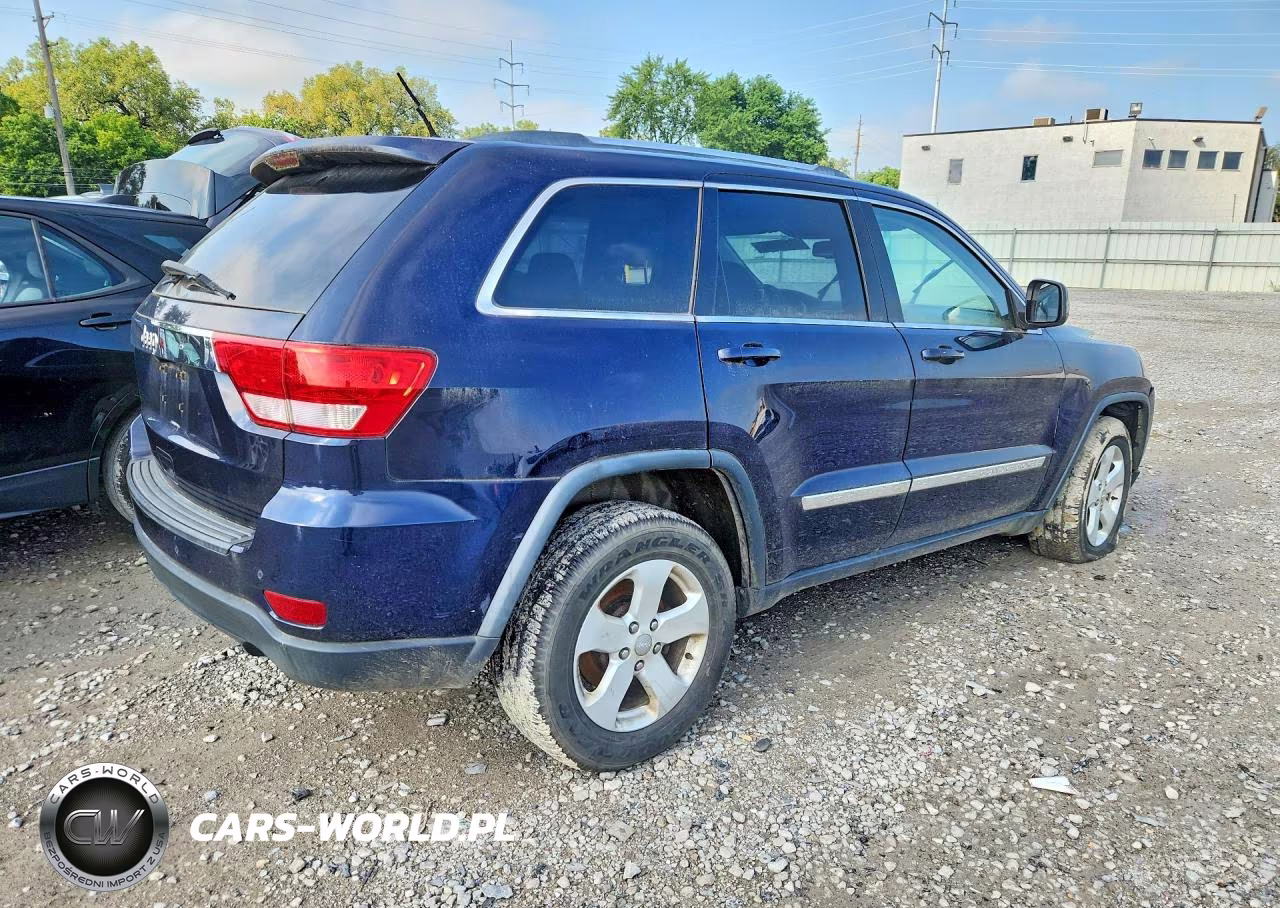 2013 Jeep Grand Cherokee Laredo VIN:1C4RJFAG2DC583209 - 3