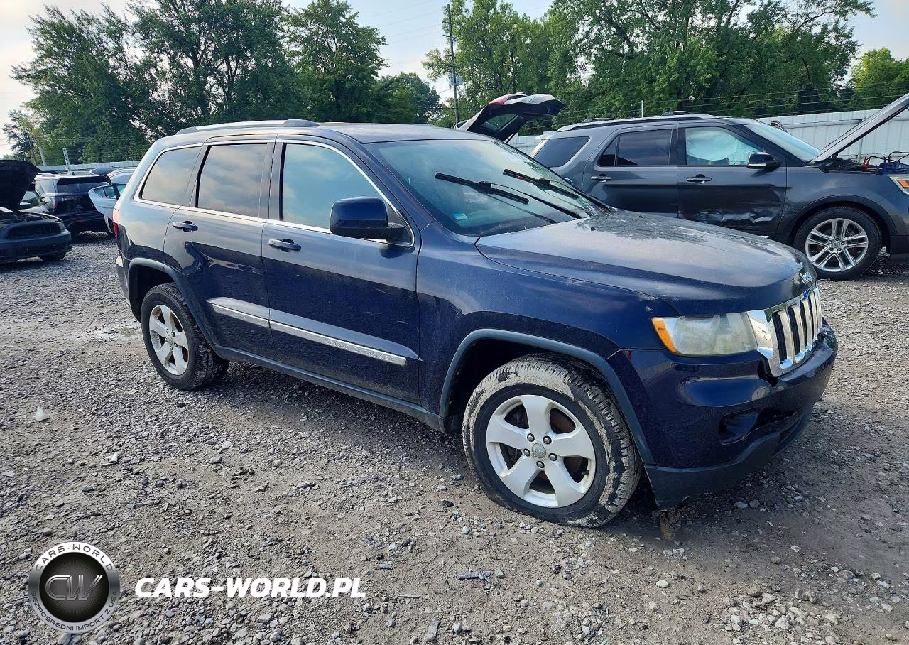 2013 Jeep Grand Cherokee Laredo VIN:1C4RJFAG2DC583209 - 4