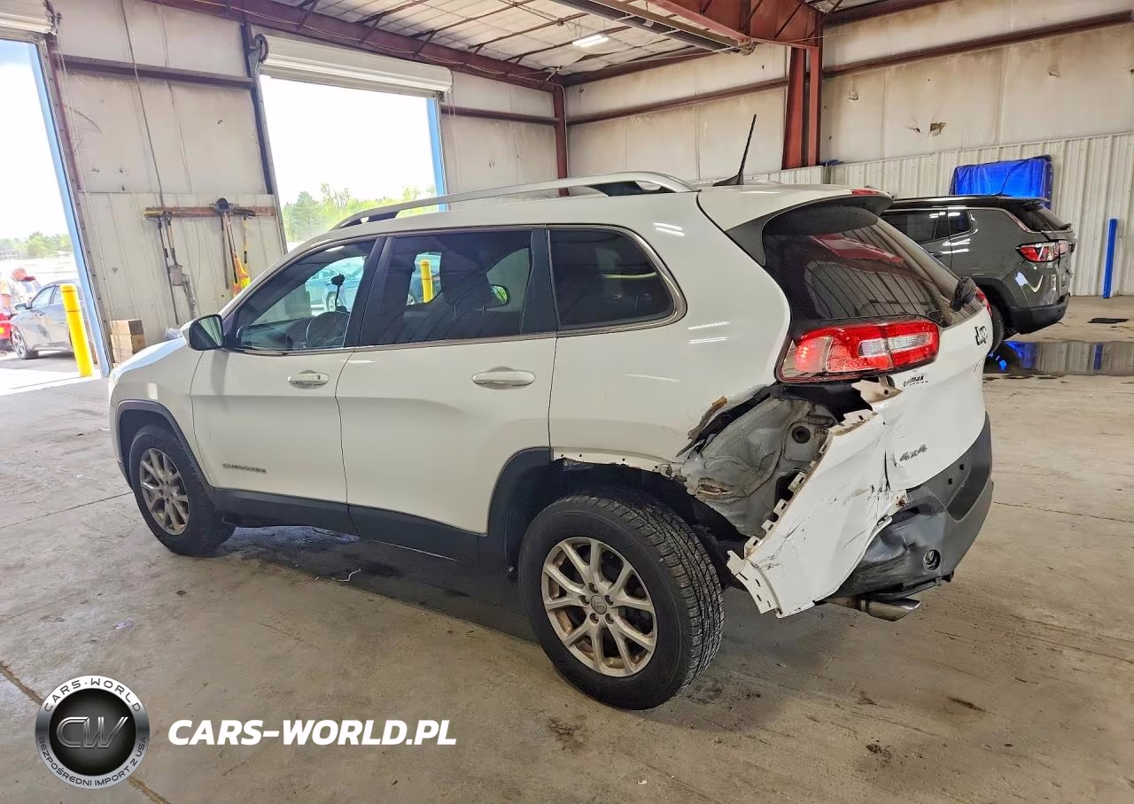 2016 Jeep Cherokee Latitude VIN:1C4PJMCBXGW333331 - 2
