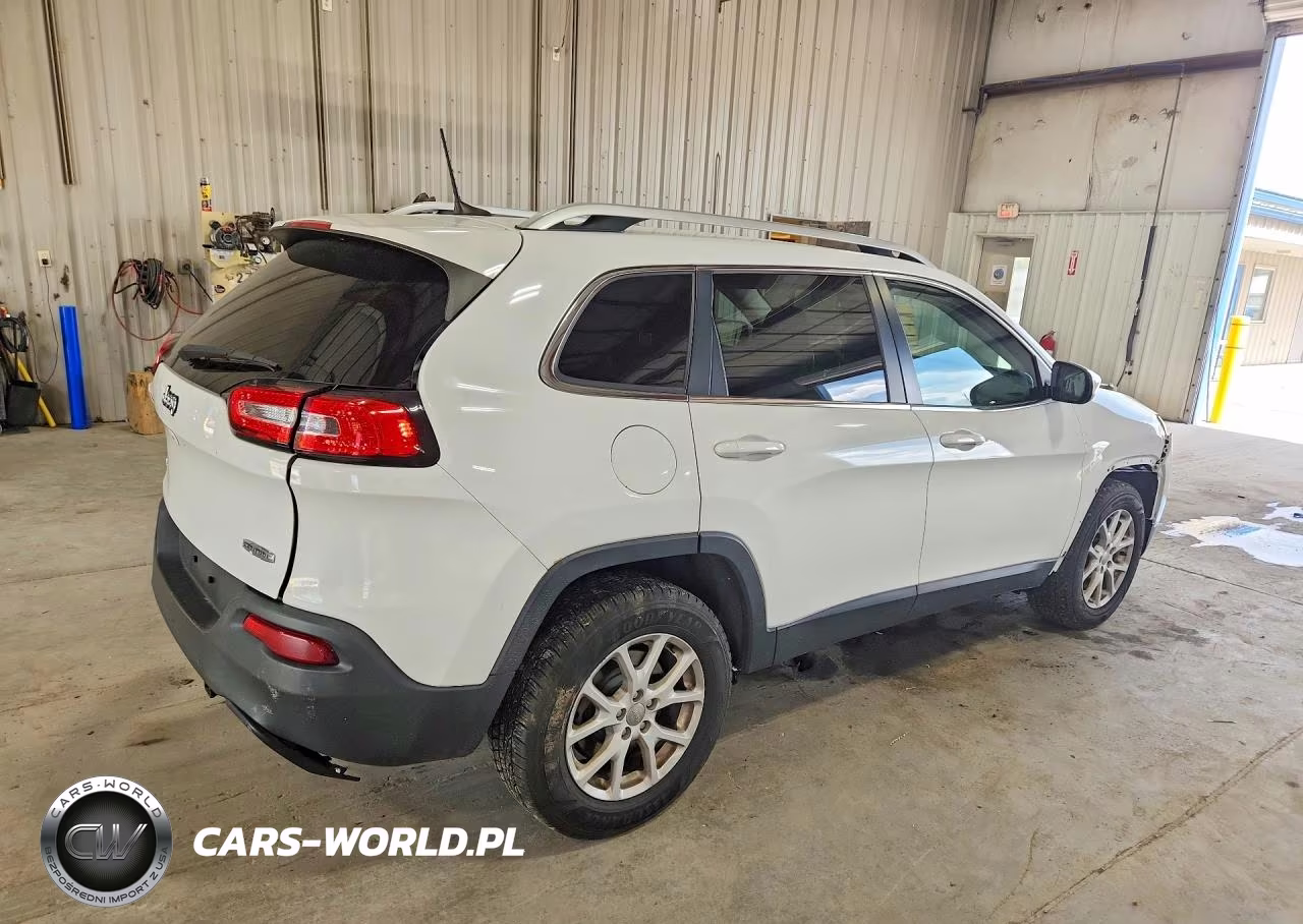 2016 Jeep Cherokee Latitude VIN:1C4PJMCBXGW333331 - 3